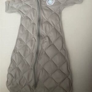Dreamland Baby Quilted Gray Kids Pajamas/weighted sleep sack 3-6 months-size S.